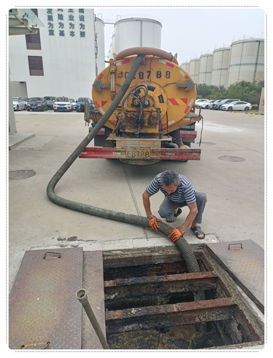 路北隔油池清掏